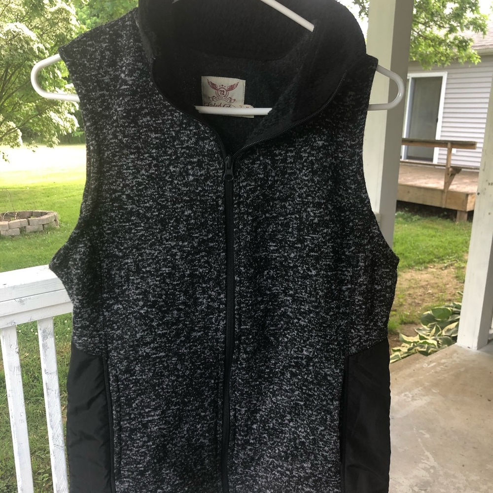 Knit vest